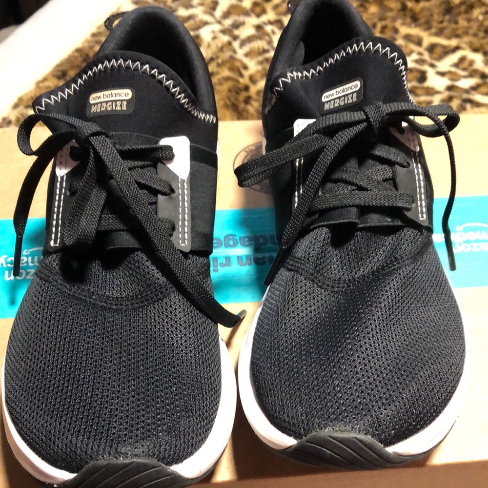 New Balance Black Sneakers – Size 7.5, Lightweight Comfort, White Sole